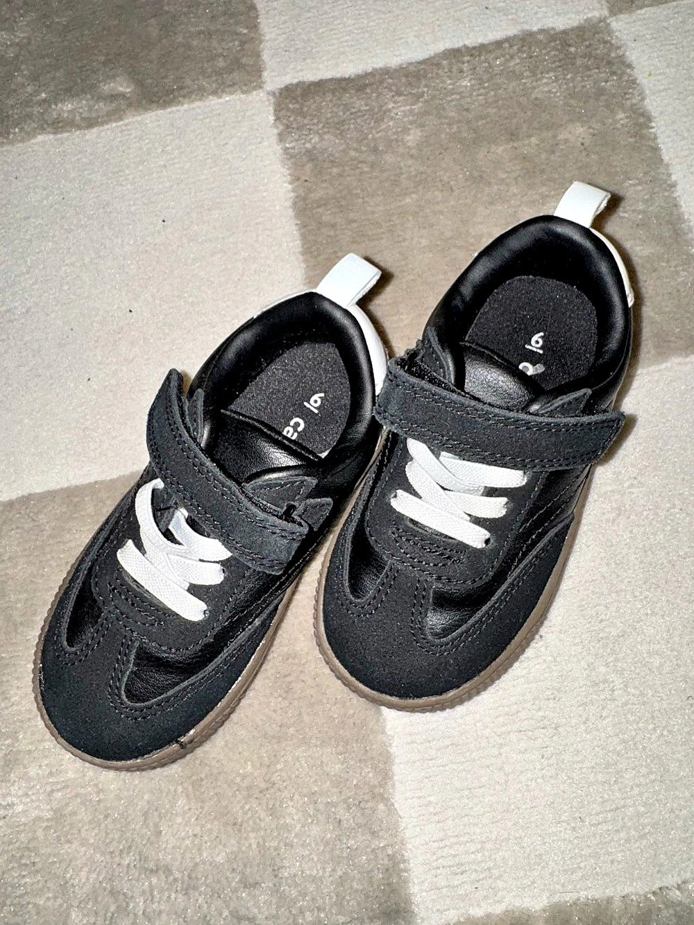 Carter's Jazz Kids Black & White Unisex Sneakers Size 6